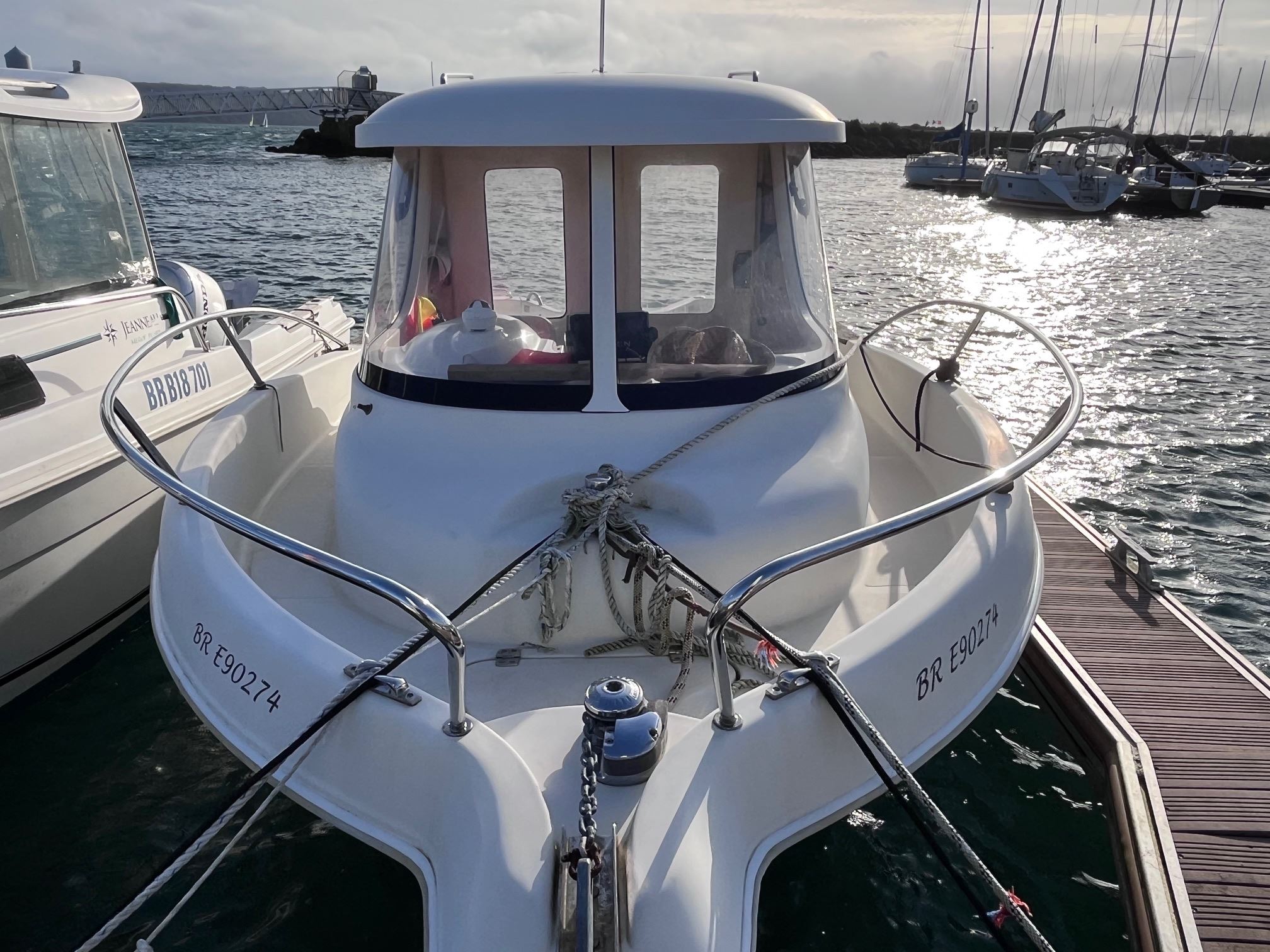 slider 3 Quicksilver  580 Pilothouse